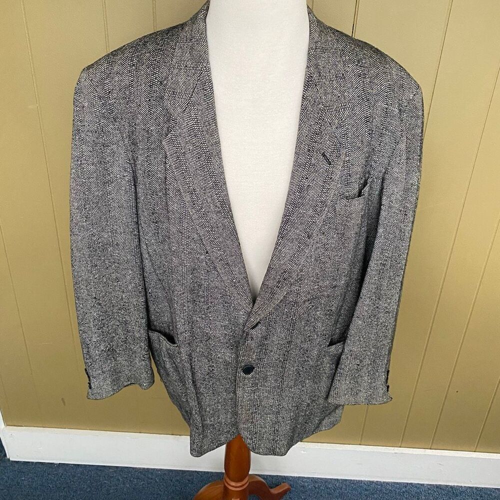 London Square men 48R 100% silk fully lined  2 button black & white blazer
